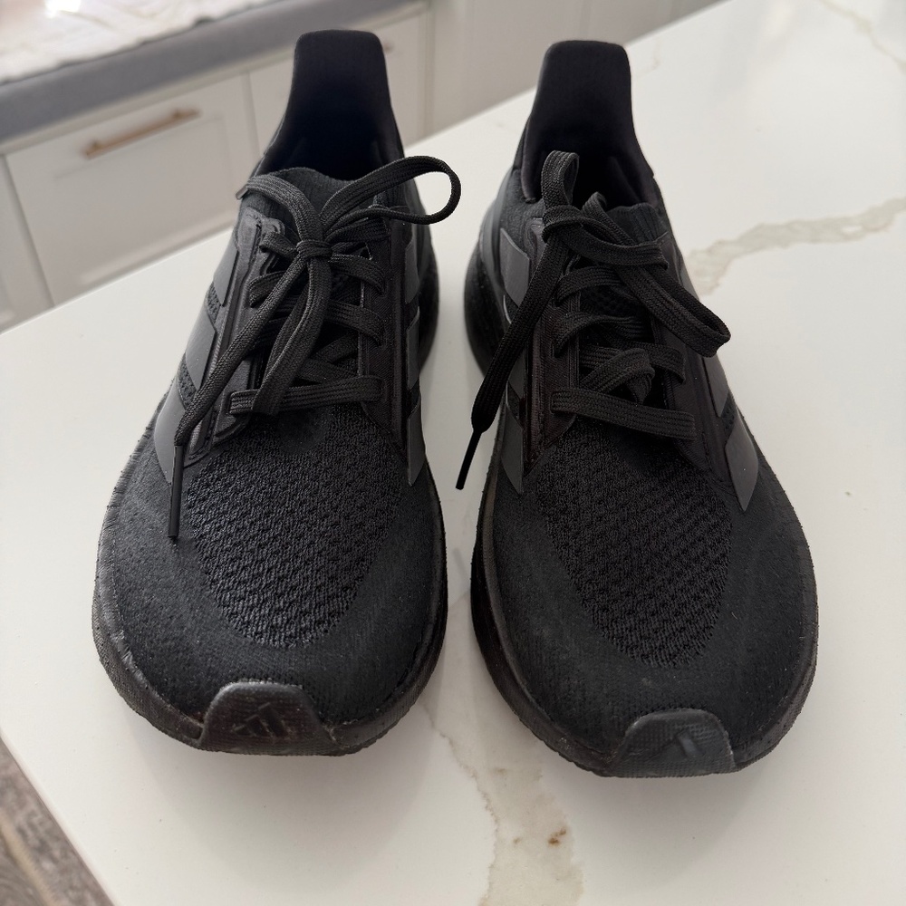 Adidas Woman’s ULTRABOOST LIGHT RUNNING SHOES- Like New